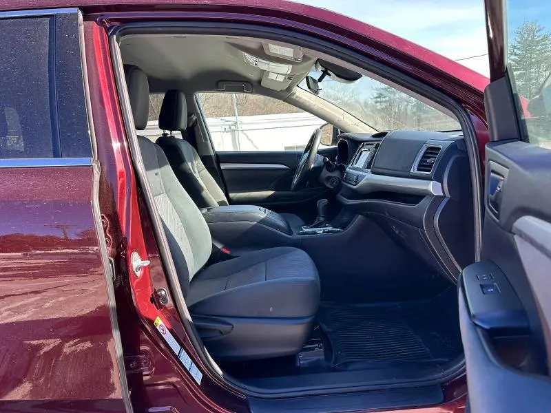 2019 TOYOTA HIGHLANDER LE  
