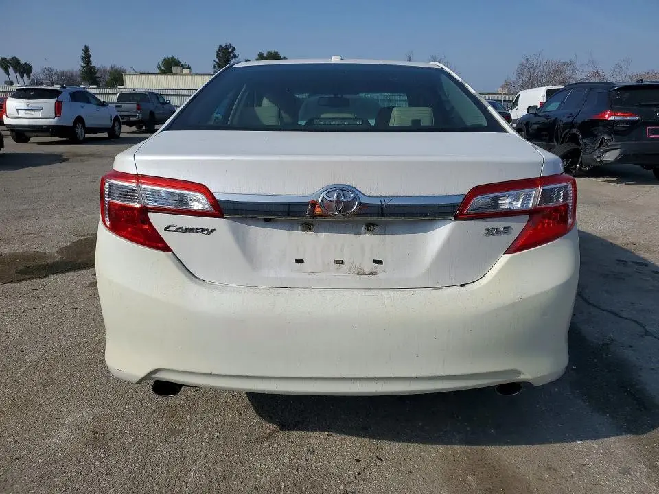 2014 TOYOTA CAMRY XLE V6  