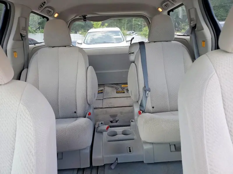 2012 TOYOTA SIENNA LE  