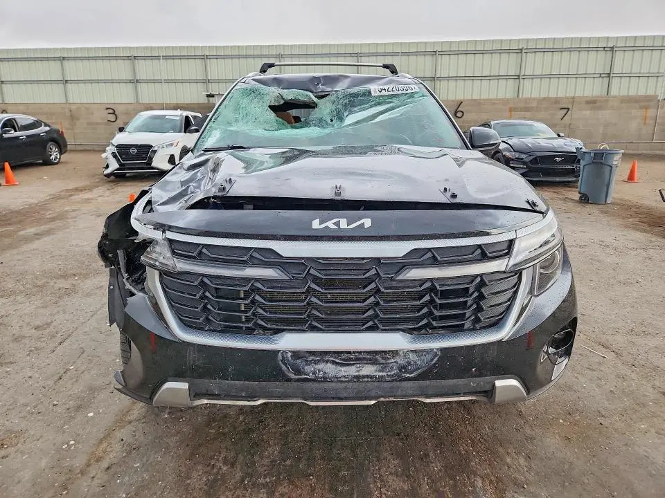 2024 KIA SELTOS EX  