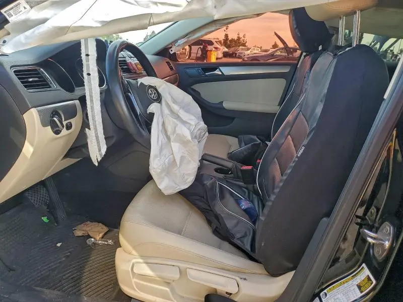 2017 VOLKSWAGEN JETTA SE  