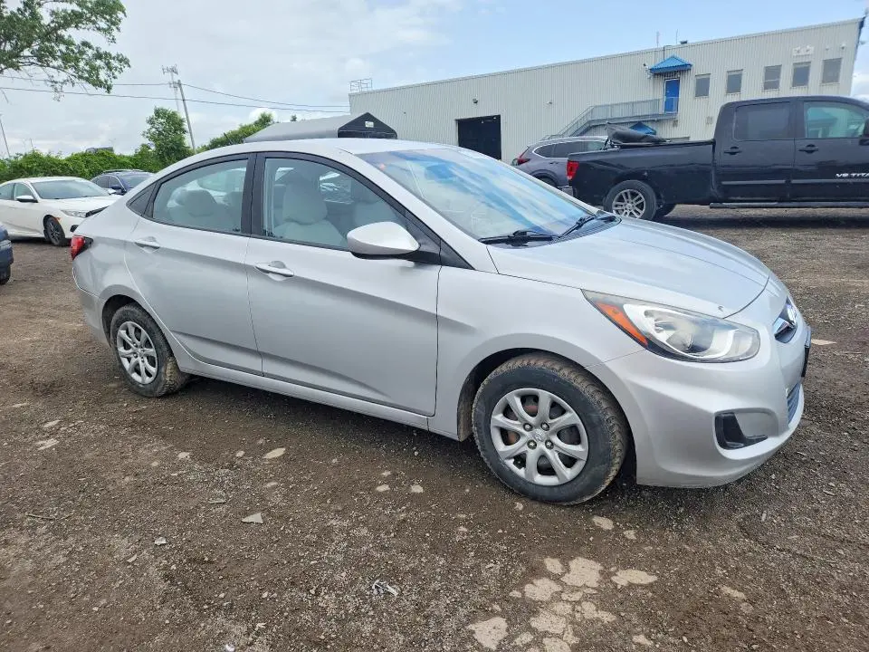 2012 HYUNDAI ACCENT GLS  