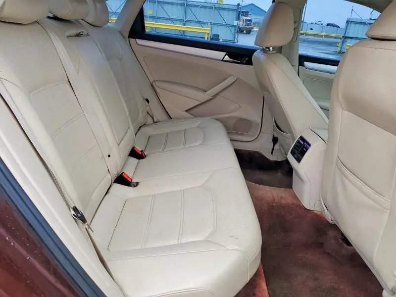 2013 VOLKSWAGEN PASSAT SE  