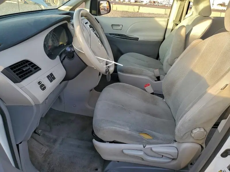 2011 TOYOTA SIENNA   