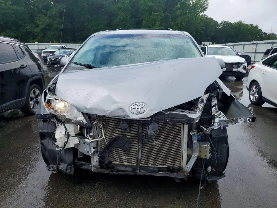 2013 TOYOTA SIENNA XLE 7-PASSENGER  