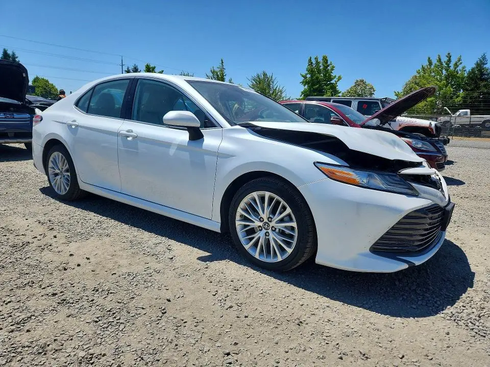 2019 TOYOTA CAMRY XLE  