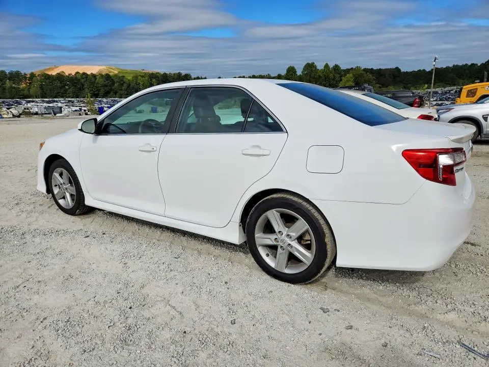 2014 TOYOTA CAMRY SE  