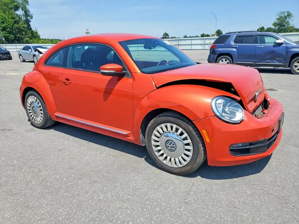 2016 VOLKSWAGEN BEETLE SE  