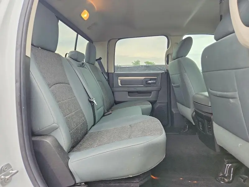 2016 RAM 1500 SLT  