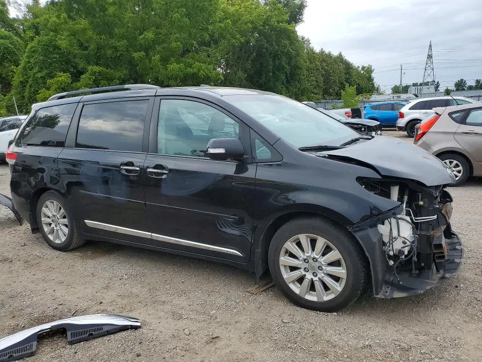 2013 TOYOTA SIENNA XLE 8-PASSENGER  