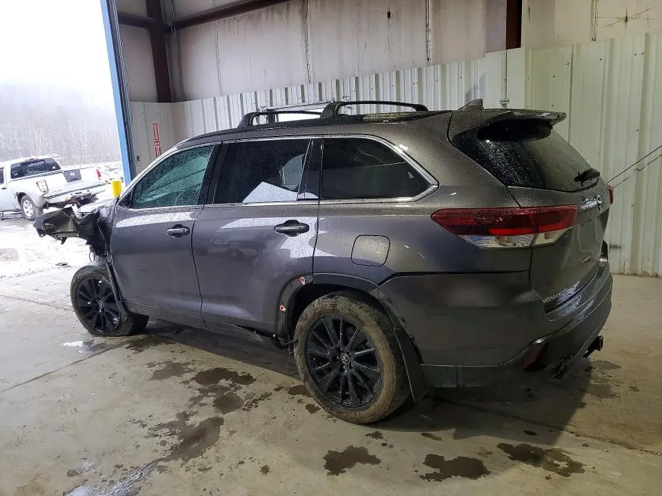 2019 TOYOTA HIGHLANDER SE  