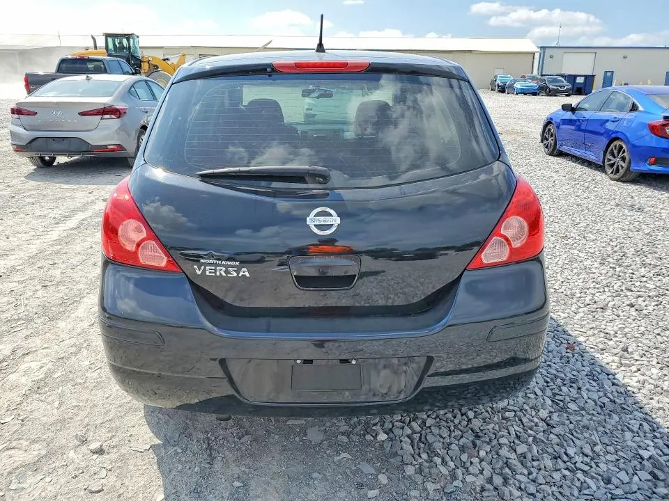 2011 NISSAN VERSA 1.8 S  