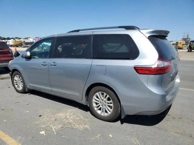 2016 TOYOTA SIENNA XLE  