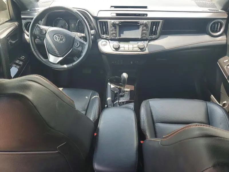 2018 TOYOTA RAV4 SE  