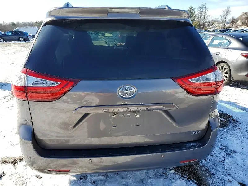 2017 TOYOTA SIENNA   