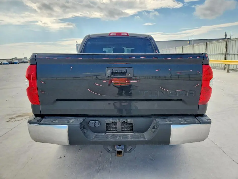 2017 TOYOTA TUNDRA CREWMAX SR5  