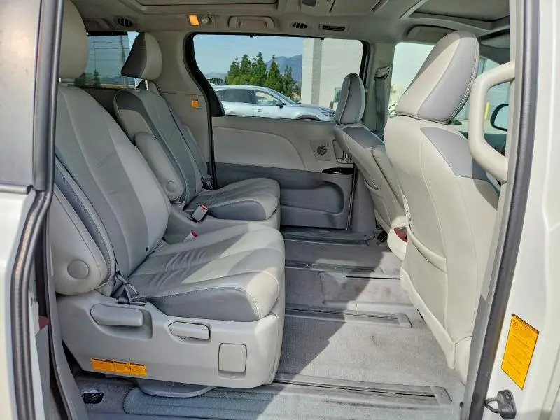 2011 TOYOTA SIENNA LIMITED 7-PASSENGER  