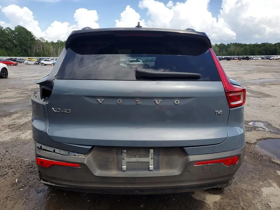 2022 VOLVO XC40 T4 R-DESIGN  