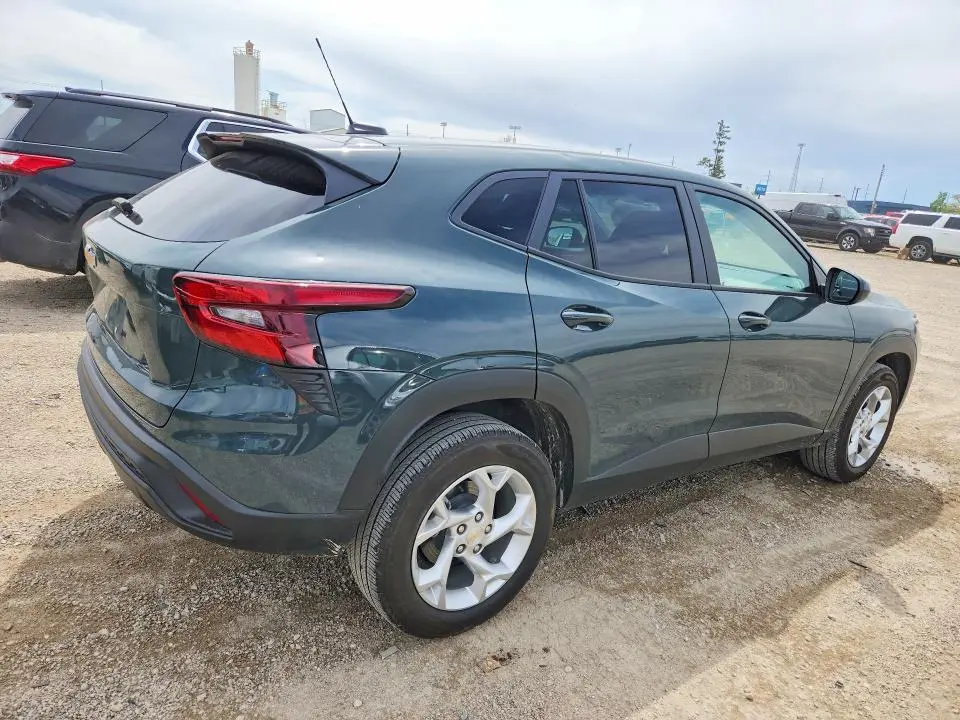 2025 CHEVROLET TRAX LS  