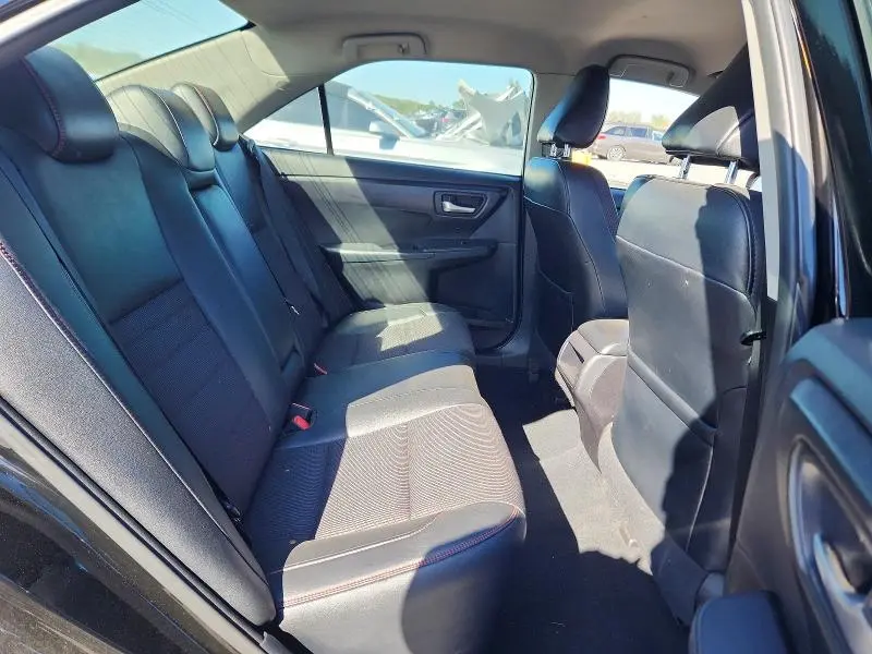 2016 TOYOTA CAMRY SE  