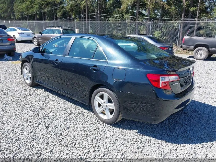 2014 TOYOTA CAMRY SE