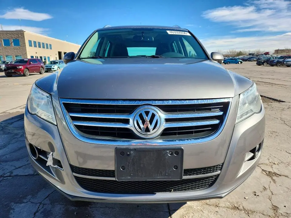 2010 VOLKSWAGEN TIGUAN SE  