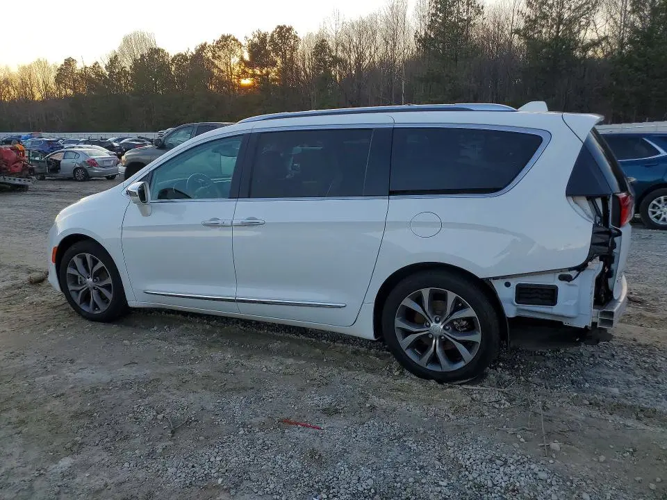 2017 CHRYSLER PACIFICA LIMITED  