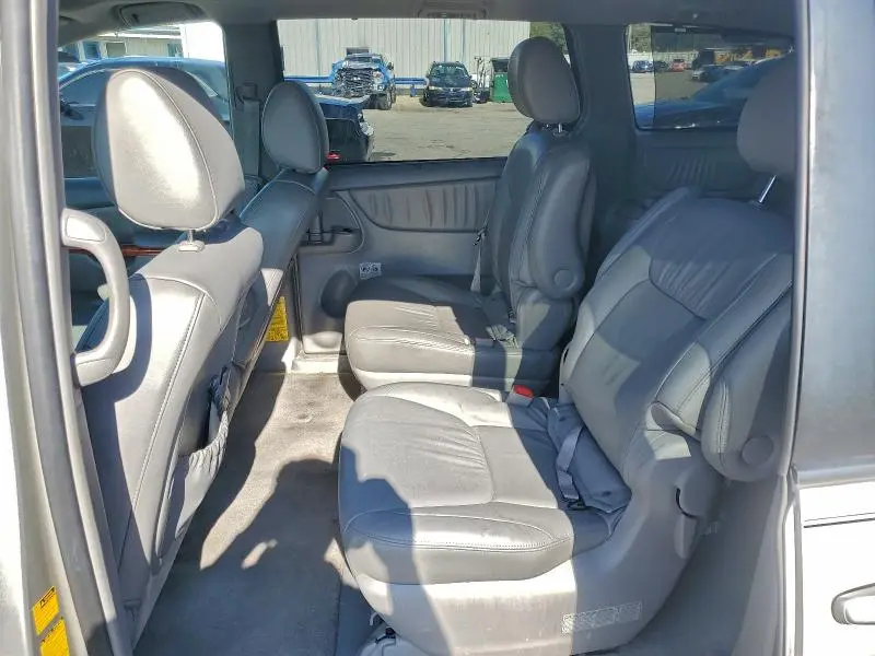 2010 TOYOTA SIENNA XLE  