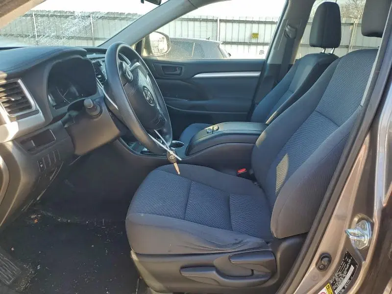 2016 TOYOTA HIGHLANDER LE  