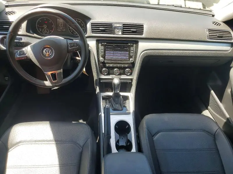 2013 VOLKSWAGEN PASSAT SE  