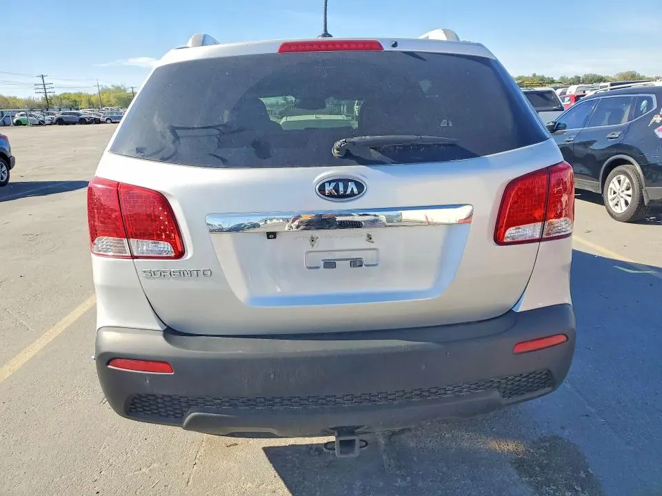 2011 KIA SORENTO LX  