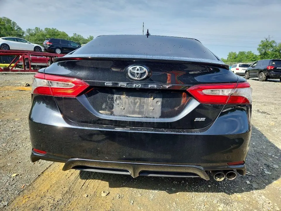 2019 TOYOTA CAMRY SE  