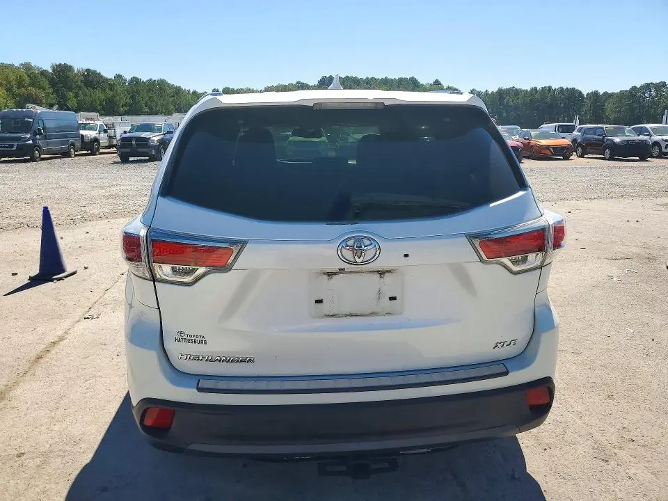 2016 TOYOTA HIGHLANDER XLE  