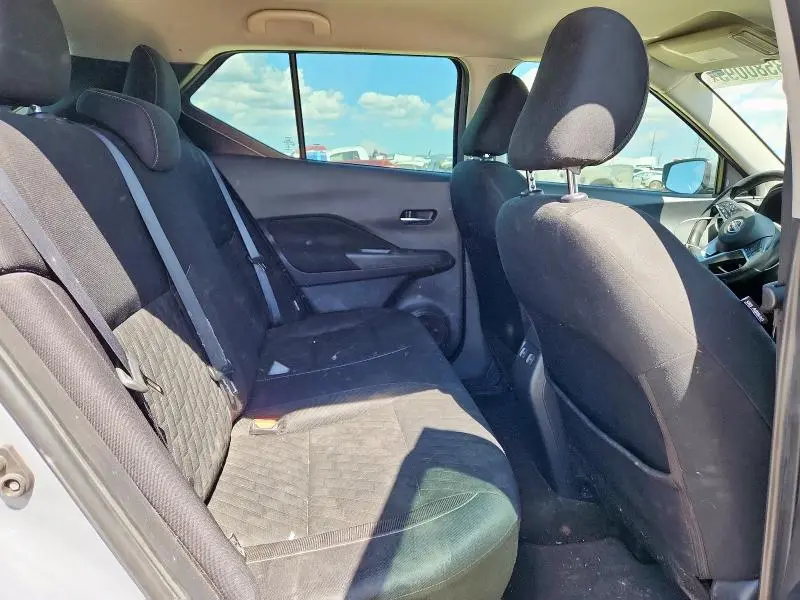 2022 NISSAN KICKS SV  