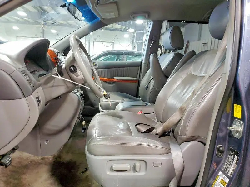 2010 TOYOTA SIENNA XLE  