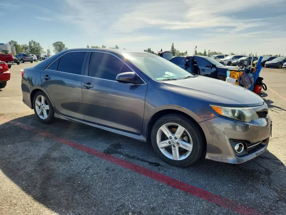 2012 TOYOTA CAMRY SE  