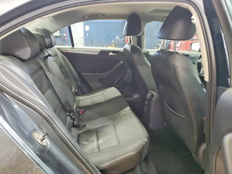 2013 VOLKSWAGEN JETTA SE  