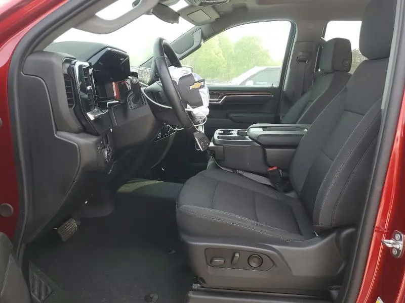 2024 CHEVROLET SILVERADO K1500 LT  