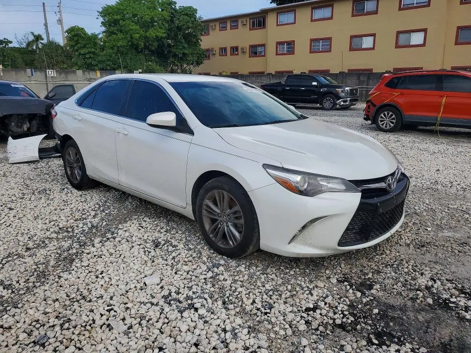 2017 TOYOTA CAMRY SE  