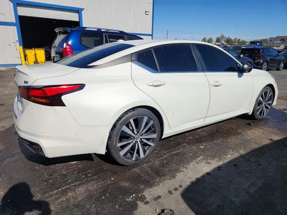 2021 NISSAN ALTIMA SR  
