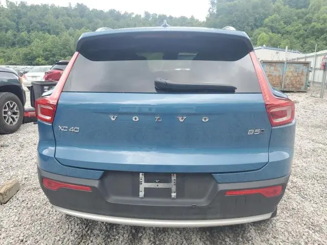 2024 VOLVO XC40 CORE  