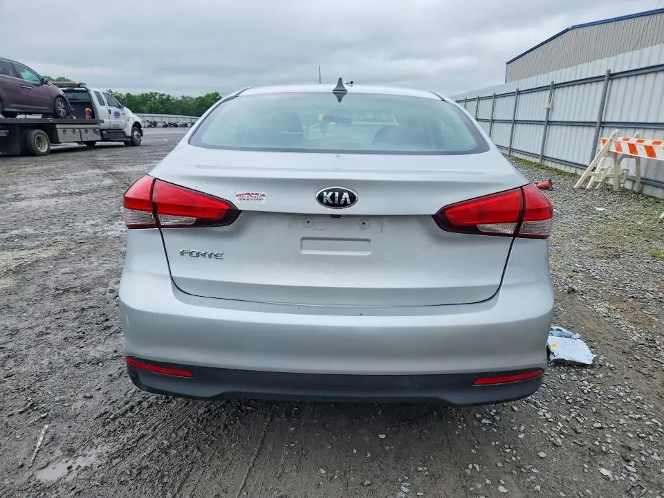 2017 KIA FORTE LX  