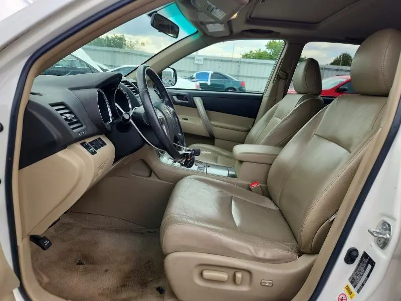 2010 TOYOTA HIGHLANDER SE  