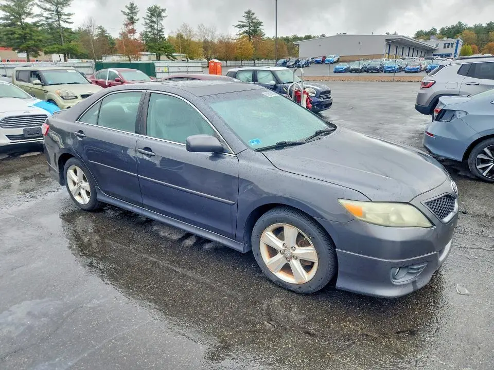 2011 TOYOTA CAMRY SE  