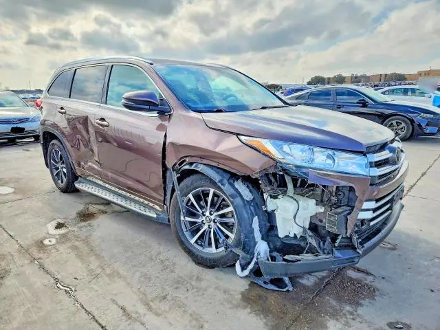 2017 TOYOTA HIGHLANDER SE  