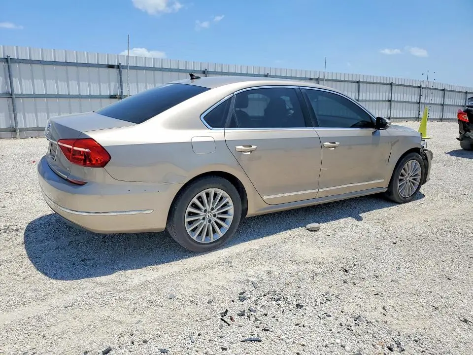 2016 VOLKSWAGEN PASSAT SE  