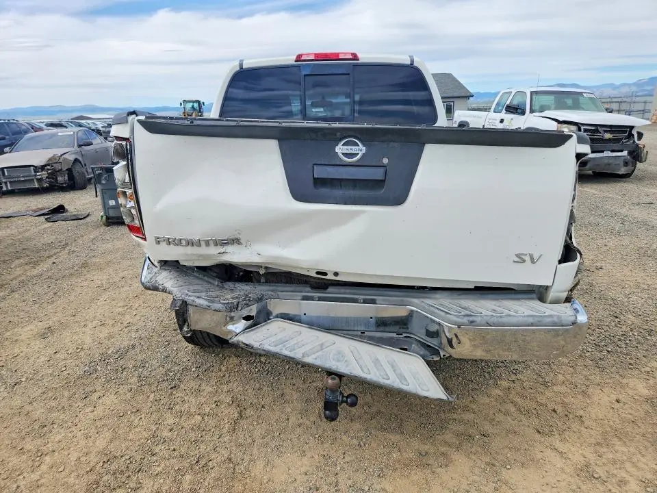 2016 NISSAN FRONTIER SV  