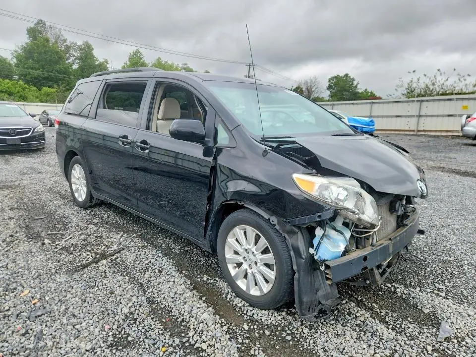 2012 TOYOTA SIENNA LE  