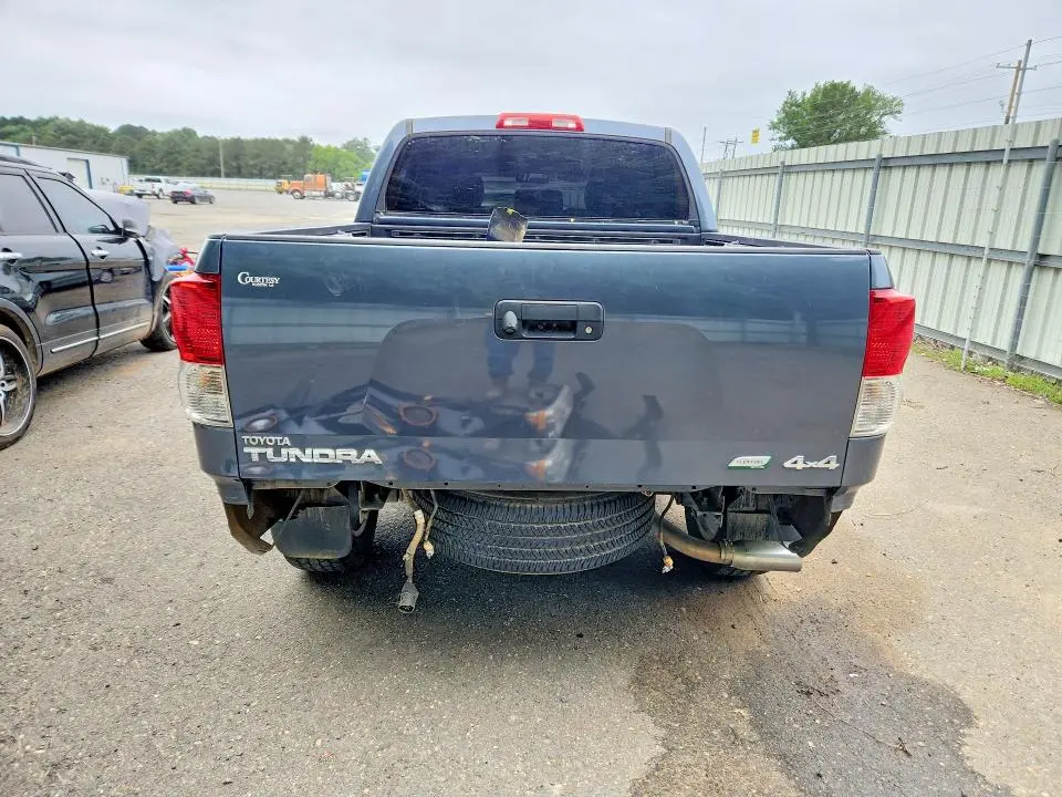 2010 TOYOTA TUNDRA CREWMAX LIMITED  