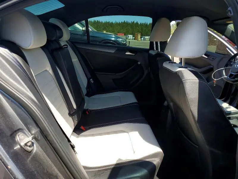 2016 VOLKSWAGEN JETTA SPORT  